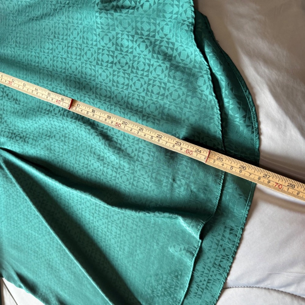 Vince Camuto Blouse Women Large Green Excellent Geometric Jacquard V-Neck‎ Satin - Picture 7 of 7